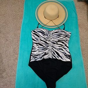 NWT SWIMSUITS FOR ALL BEAUTIFUL SUIT
